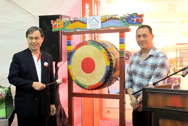 MS_Pic_1_-_From_Left_Dato_Lim_Kiu_Hock_Executive_Director_accompanied_by_Mr_James_Bruyns_at_the_launch_of_Mah_Sings_Ultimate_Upgrade_Campaign Mah Sing executive director Datuk Lim Kiu Hock (left) accompanied by Bruyns at the launch of Mah Sing's Ultimate Upgrade Campaign.