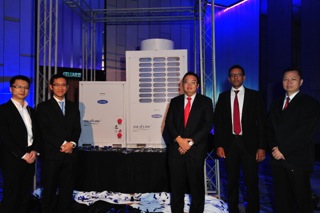 Pic_4_Sr_Mgr_Li_MD_Chong_GM_Kong_CFO_Mohamed_Hilmy_GM_Tan_with_the_newly_launched_AquaFlow_VWV